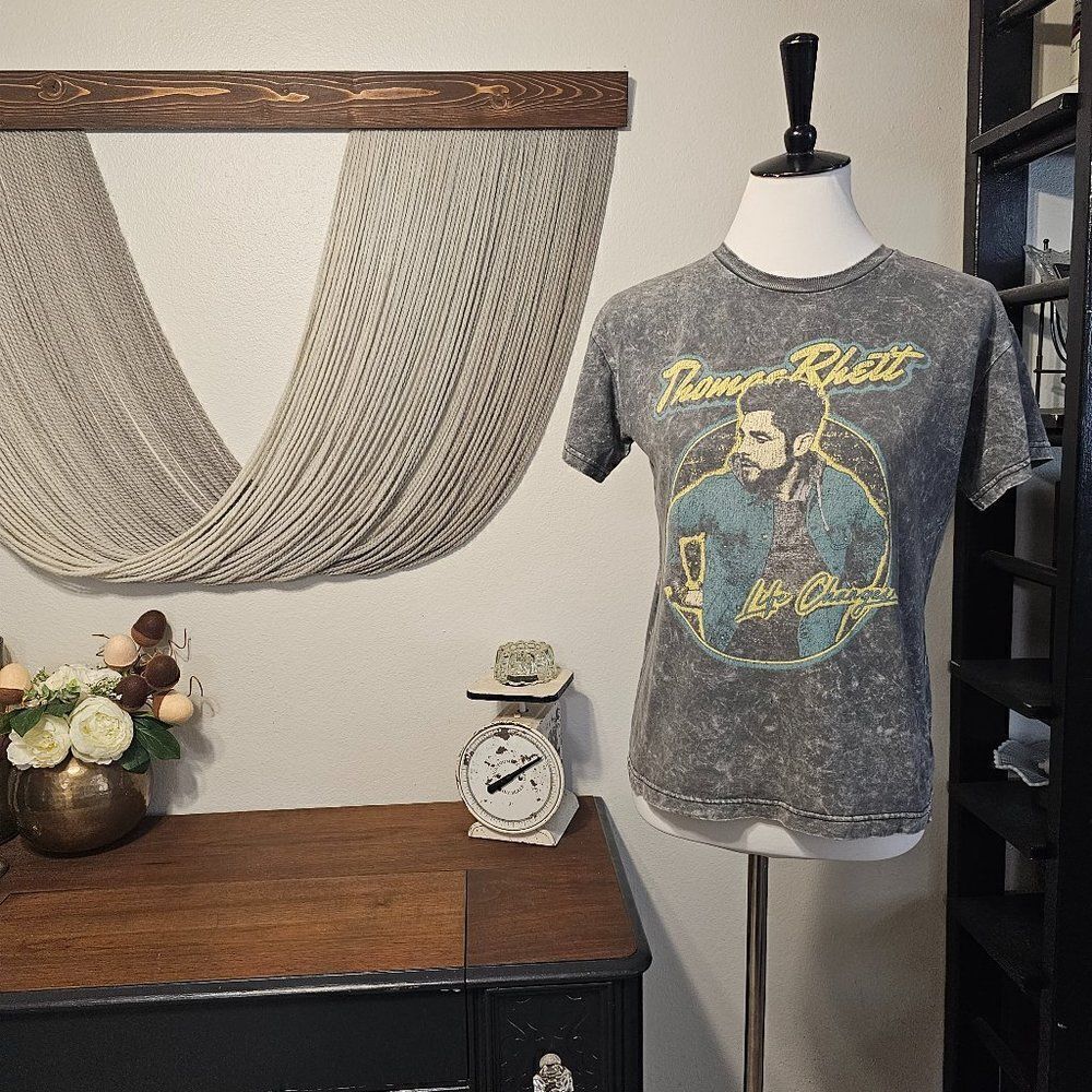 Thomas Rhett "Life Changes" Graphic Tee Sz S